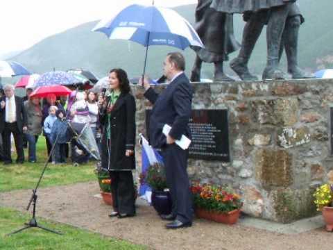 Eilidh Mackenzie From The Isle Of Lewis At Emigrants Statue, Helmsdale